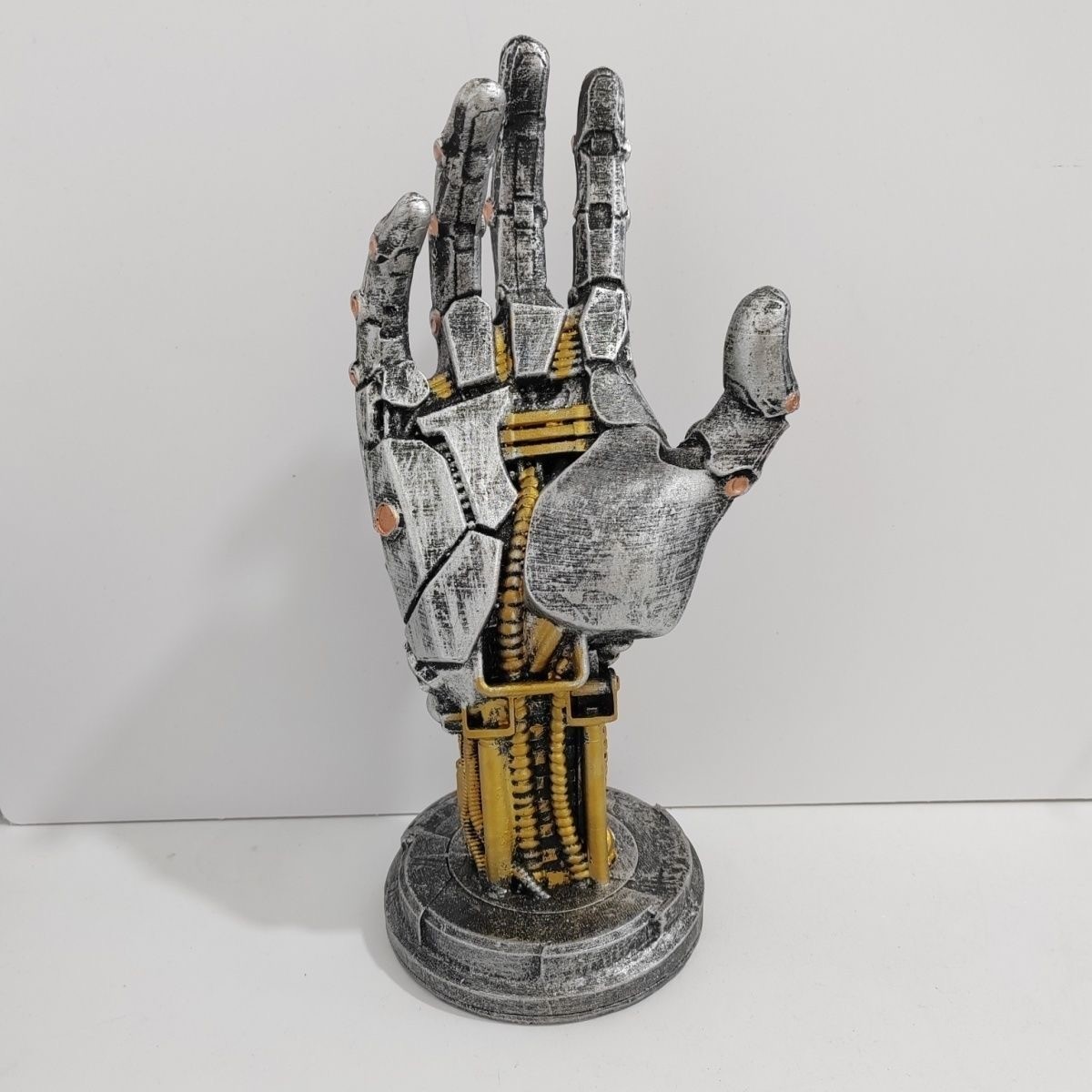 Cyberpunk Mechanical Hand Disp - مراجعة Photography Game وسعره